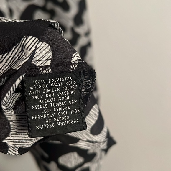 Mossimo - black and gray top Size XS - Picture 10 of 10